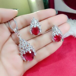 Beautiful Pendant Necklaces Set