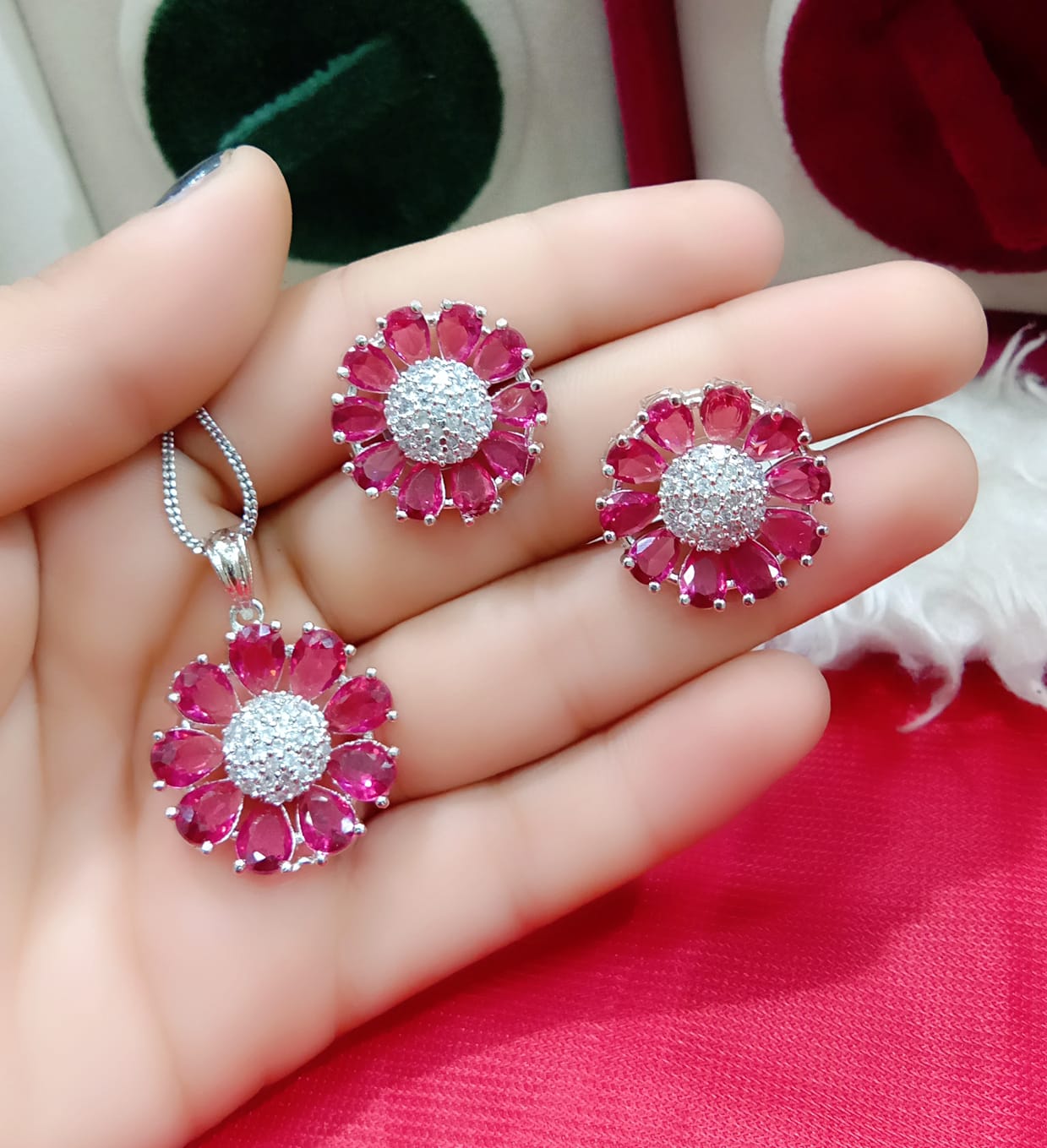 American CZ Pendant Necklaces with Earrings, Flower design, Party wear Necklaces